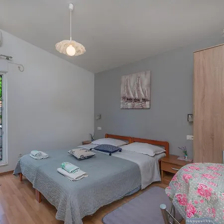 Apartment Goge Omiš Esterno foto